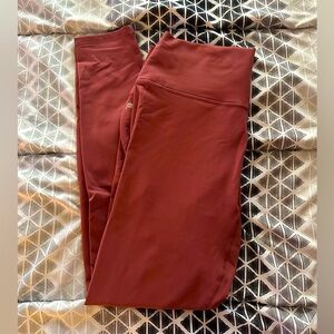 Fabletics Powerhold Leggings – Chic, Sculpting & Ultra-Comfortable NEVER WORN